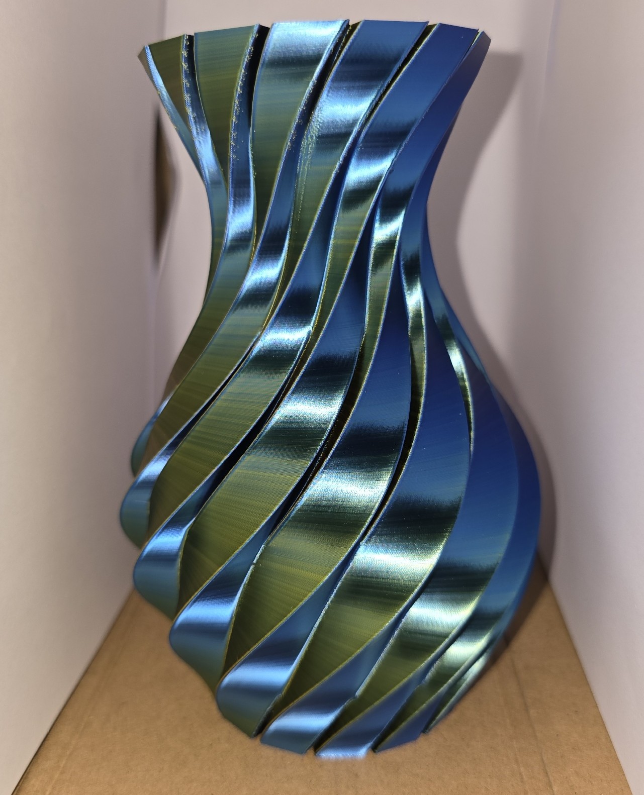 Vaso decorativo cangiante - immagine 2